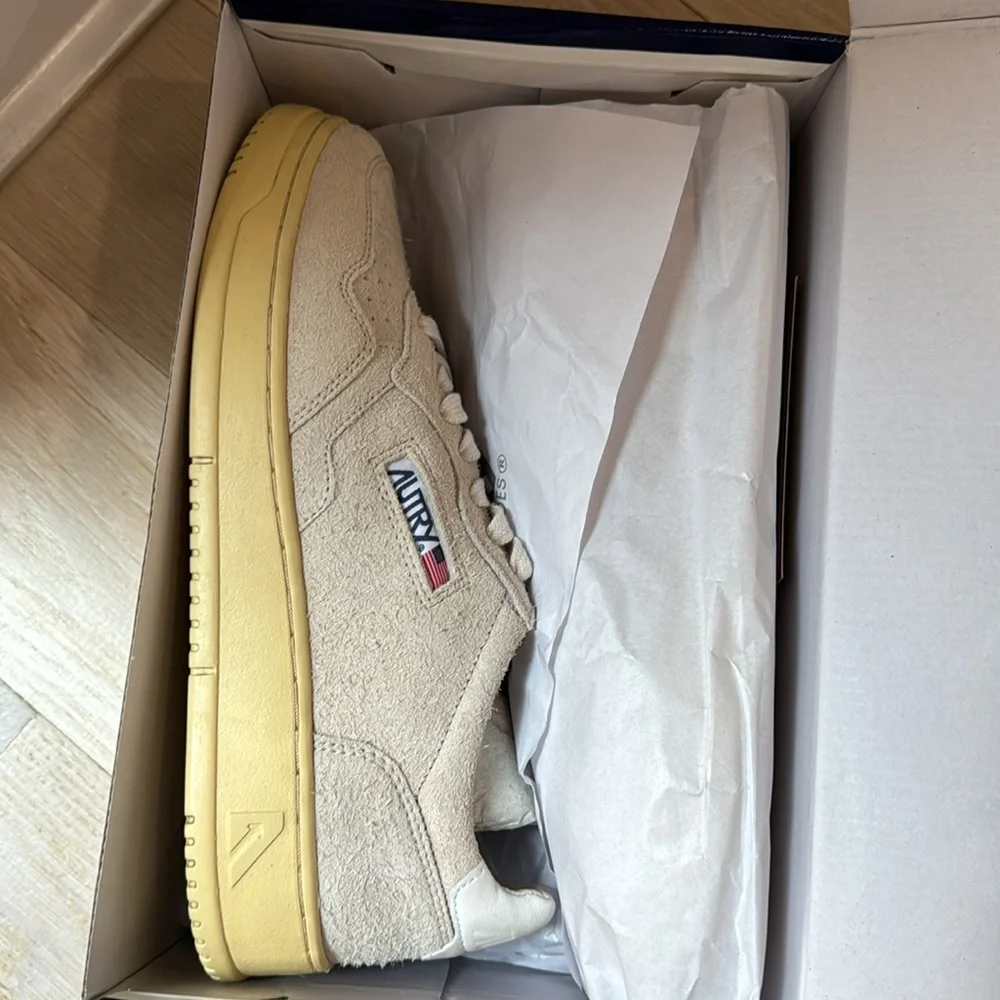 Autry Low Nan Hair/Suede Sand Shoes Size 42 - Picture 3 of 12